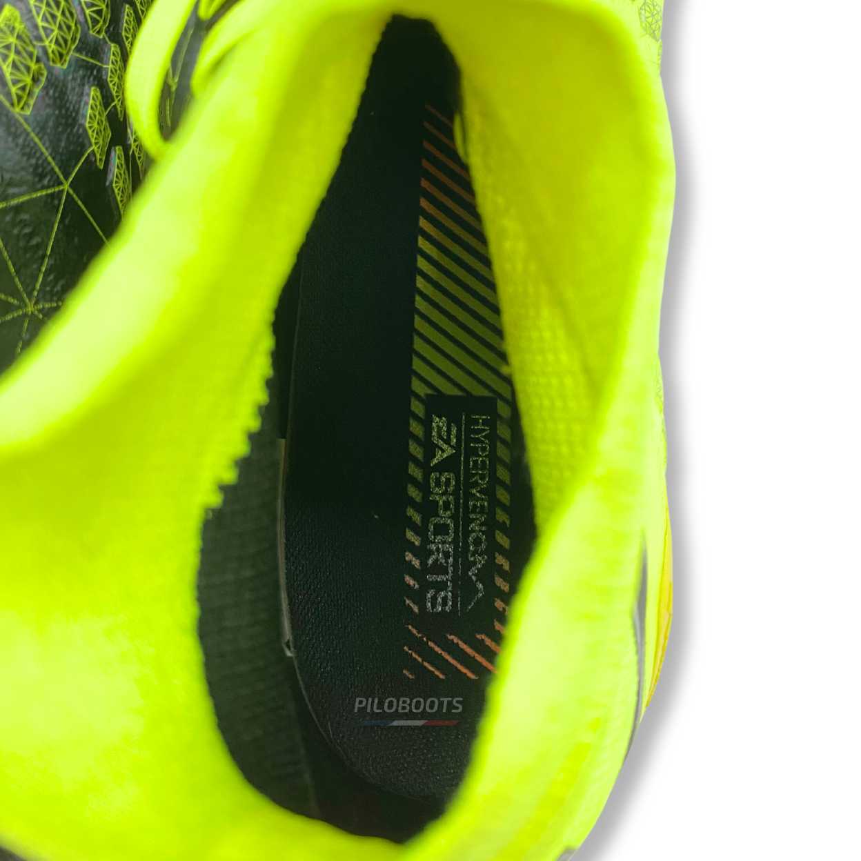 Nike-Hypervenom-Phantom-3-EA-Sport-Piloboots-Semelle-Propreté