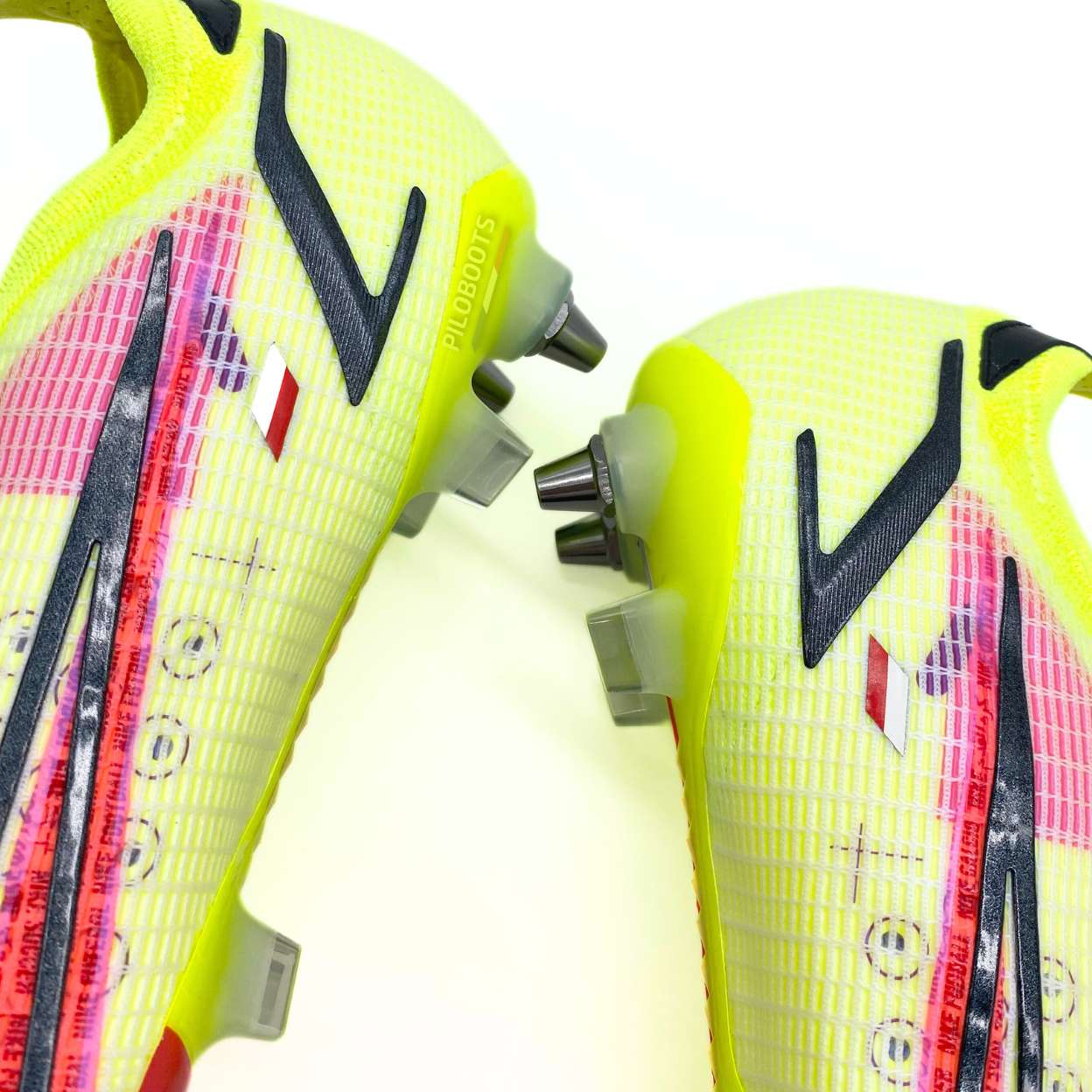 Nike Mercurial Vapor 14 SG-PRO Motivation Pack avec une vue de la personnalisation