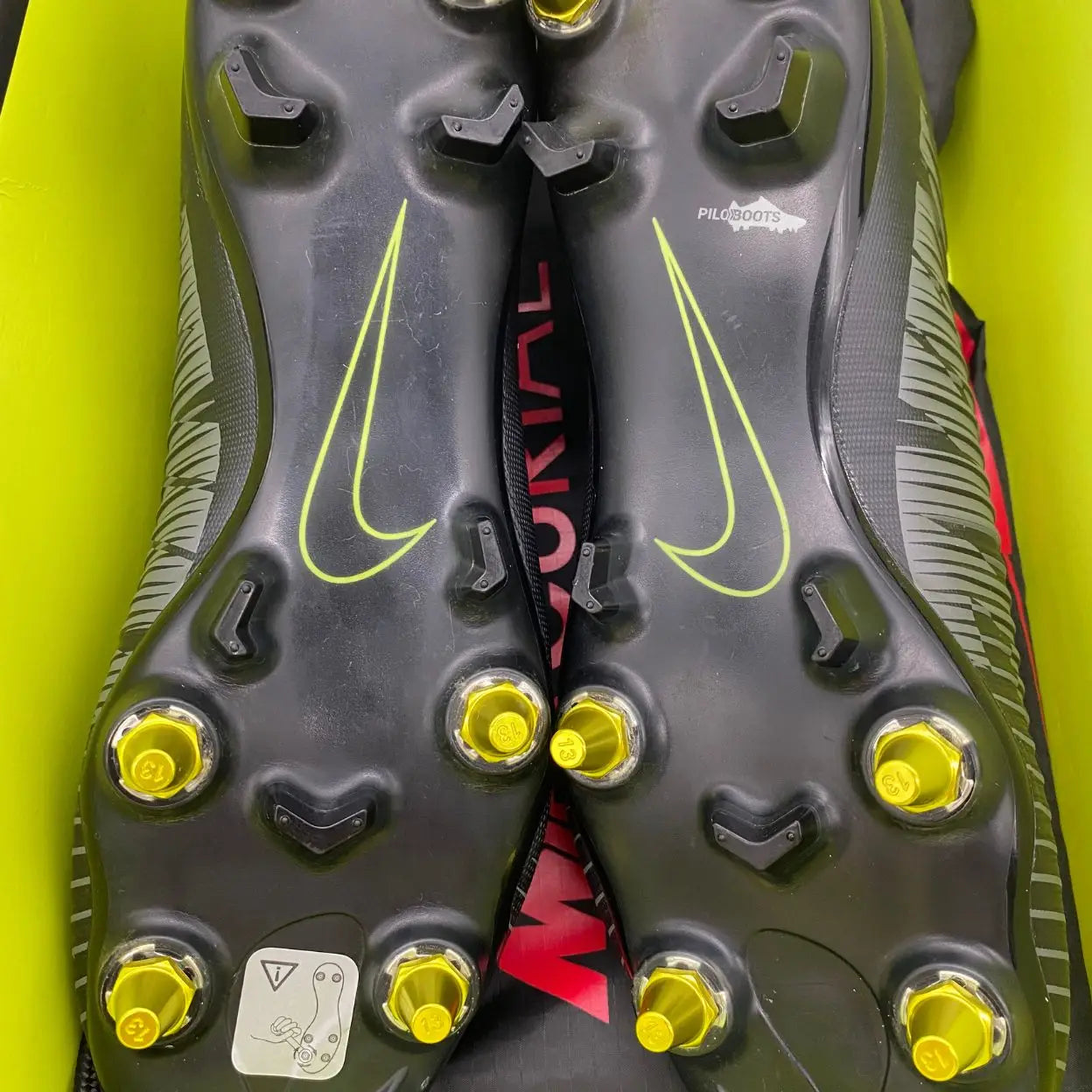 crampons football boots nike mercurial vapor 11 pitch dark pack