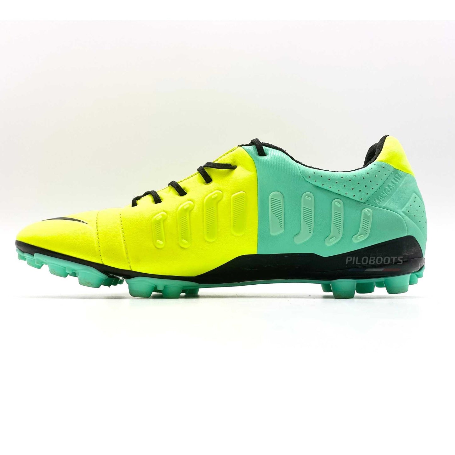 Nike-CTR360AG-PRO-Crampons-Chaussuresdefootball