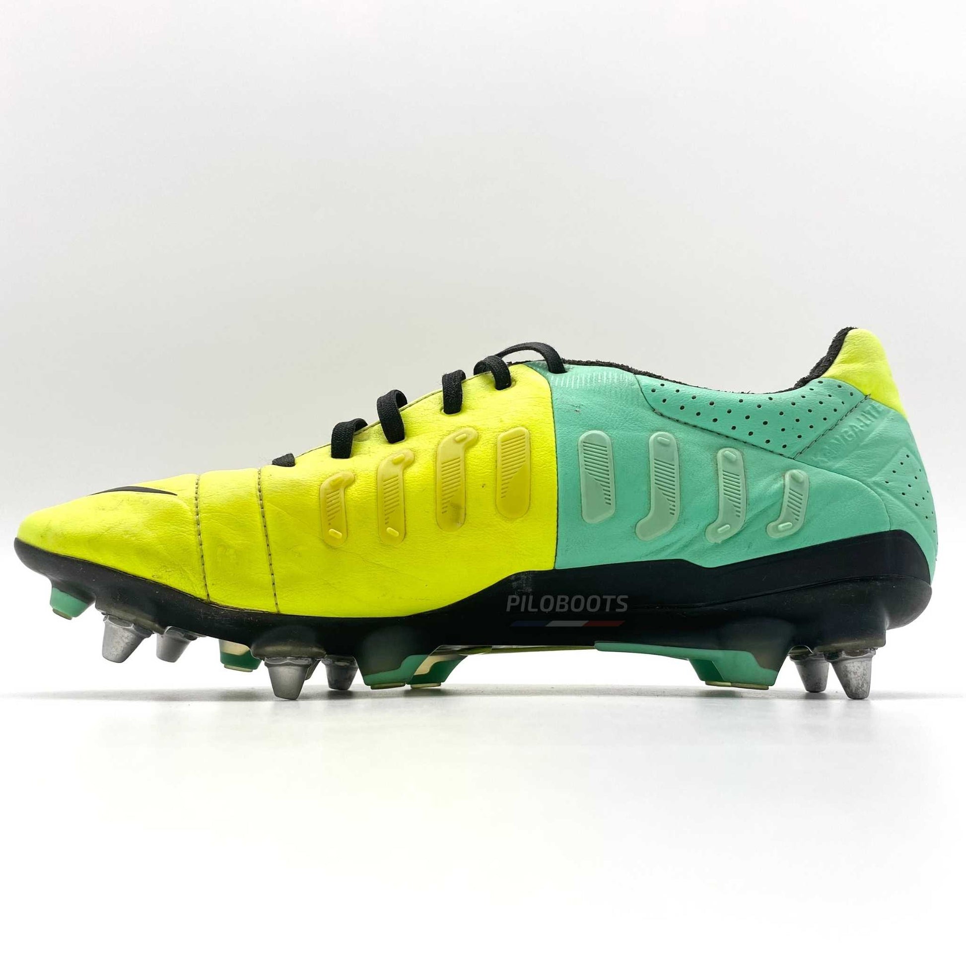 Nike-CTR360SG-PRO-Crampons-Chaussuresdefootball