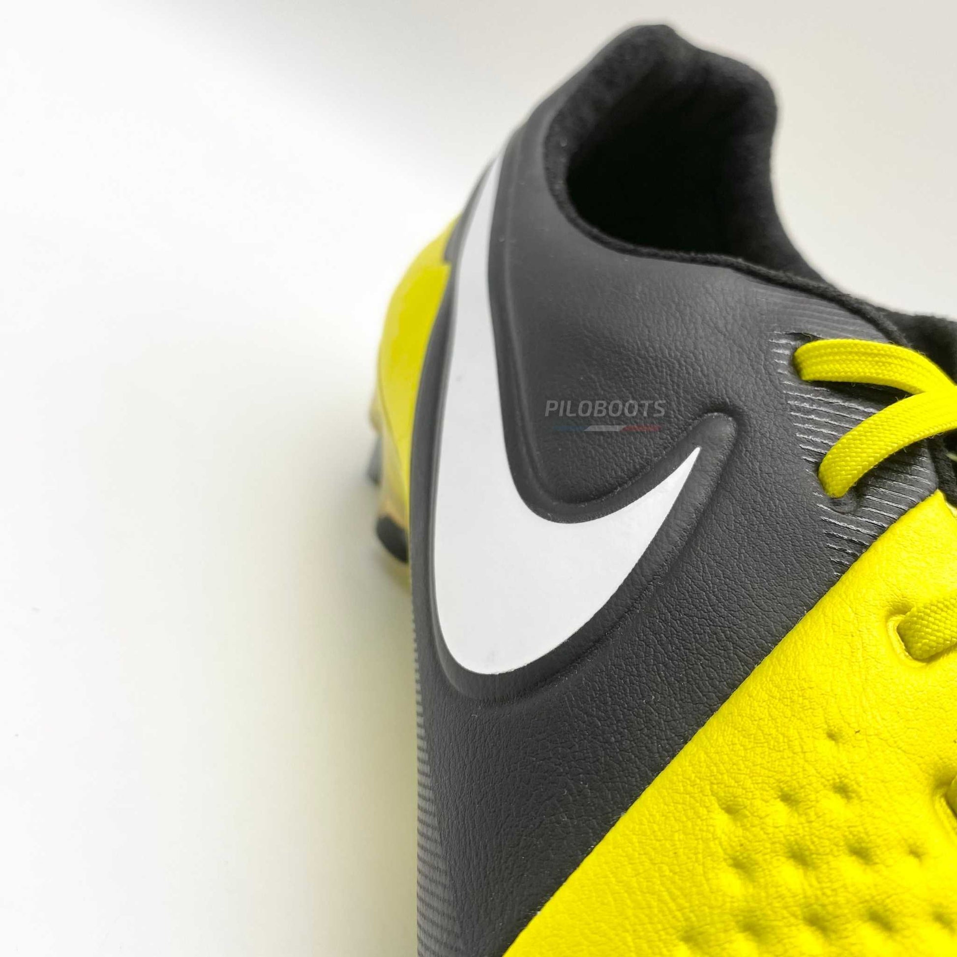 Nike-CTR360SG-PRO-Crampons-Chaussuresdefootball