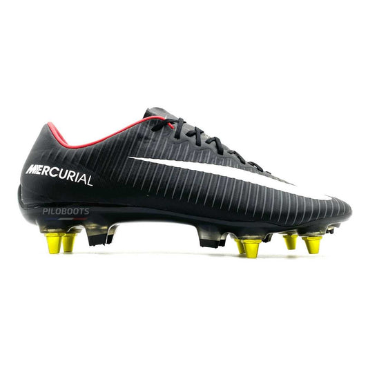 Chaussure de football rétro Nike Mercurial Vapor 11 SG-PRO avec une vue globale du produit