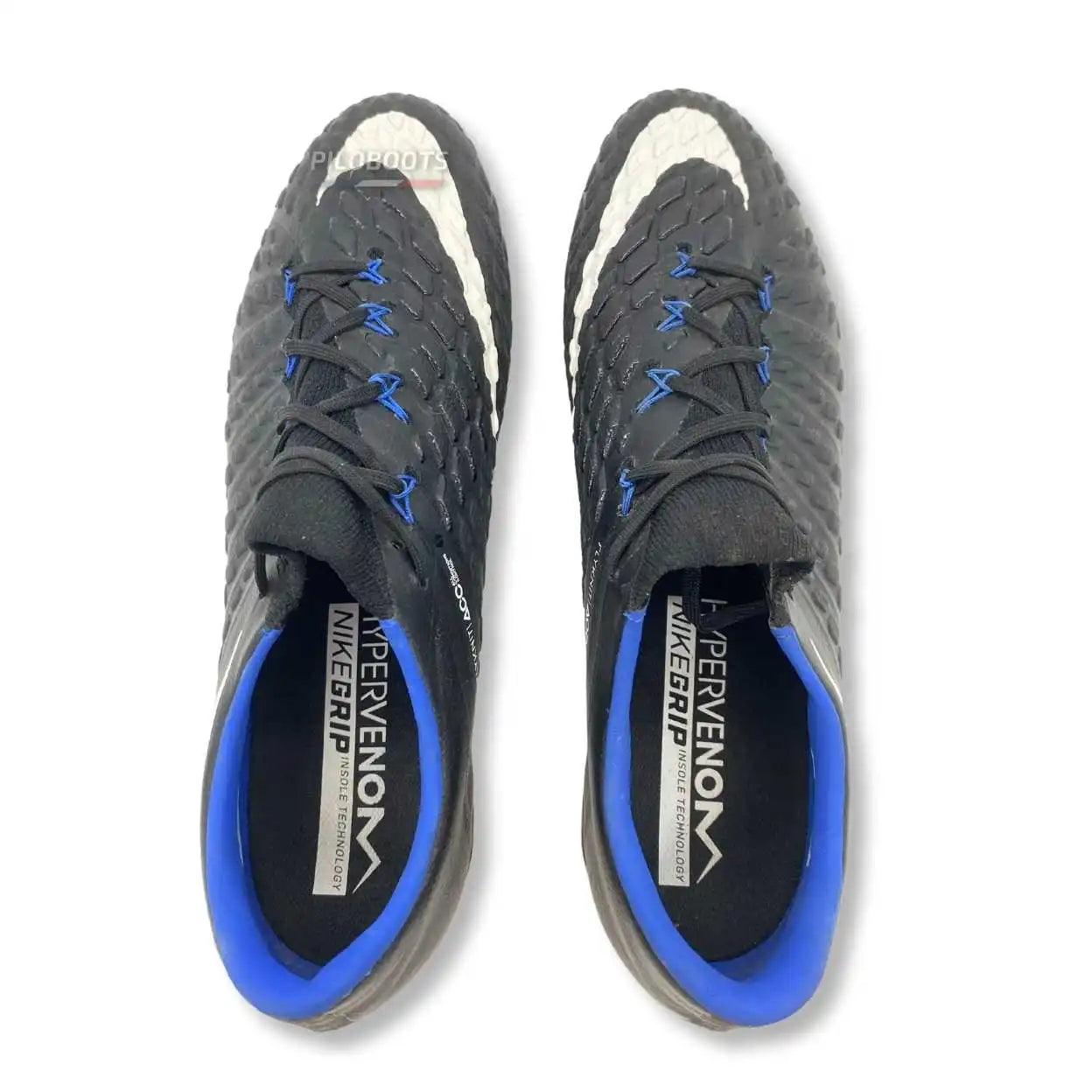 Nike Hypervenom Phantom 3 Pitch Dark Pack Piloboots – chaussures de foot avec crampons au design vintage, modèle rare et iconique.