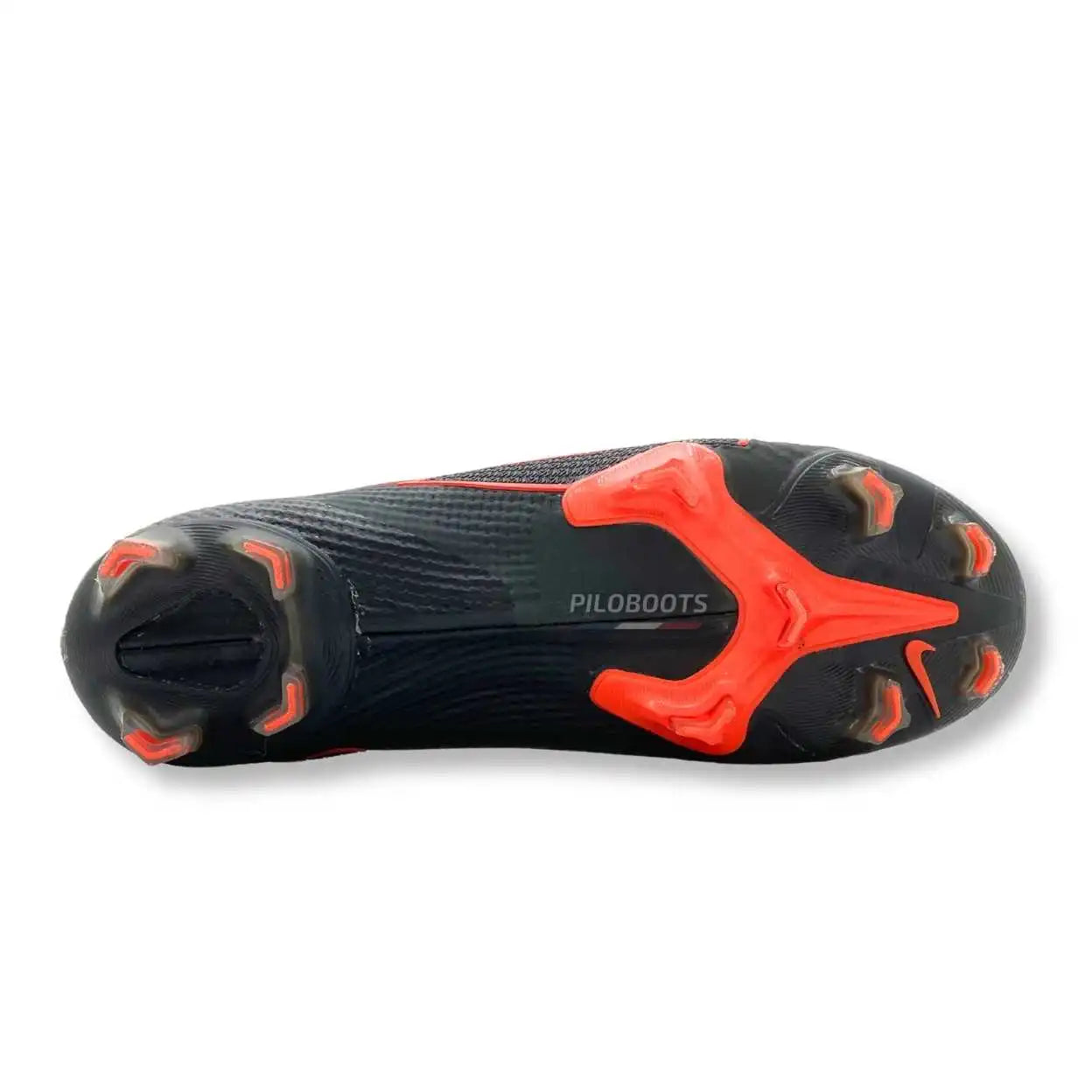 Chaussures de foot vintage Nike Mercurial Vapor 13 Piloboots, crampons iconiques et rares